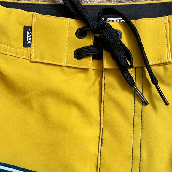Vans men’s shorts 4 way stretch board shorts - Picture 3 of 13